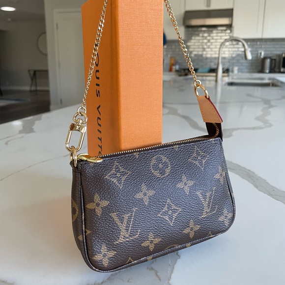 BRAND NEW Louis Vuitton Mini Pochette Accessoires in M O N O G R A M - Picture 7 of 9